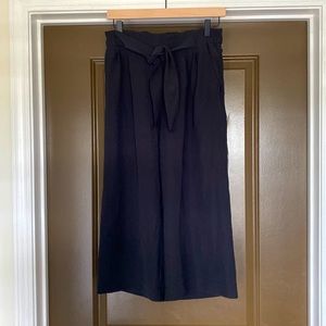 Lululemon Noir Crop Pant (black, size 8)